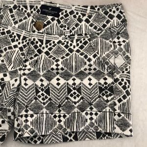 AE Midi Black/White Patterned Shorts
